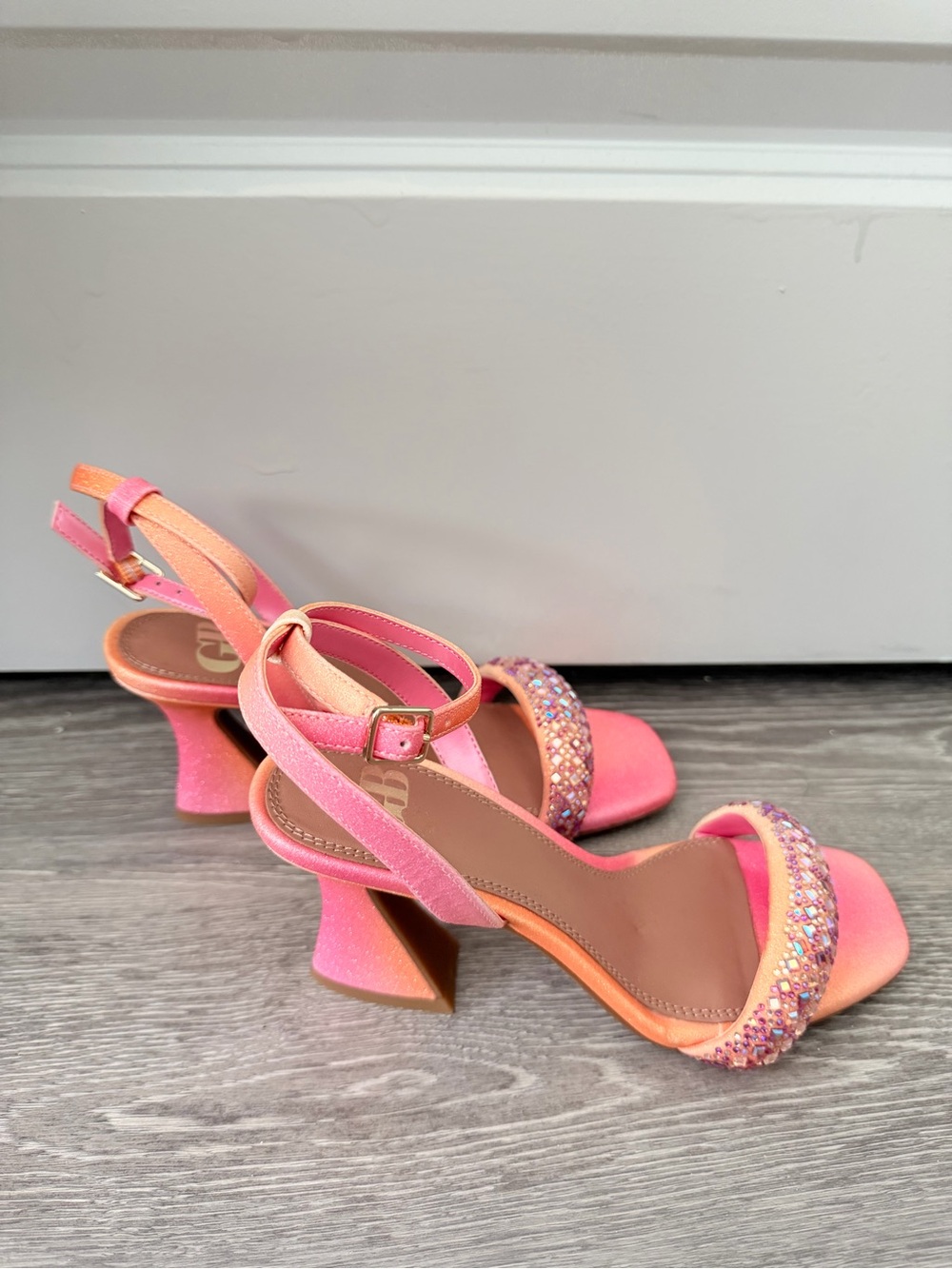 Gianni Bini Embellished Ankle-Strap Sandals in Pink-Orange Ombre Size 5.5 Women - Picture 2 of 6